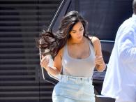 Kim Kardashian w jeansowej spódniczce